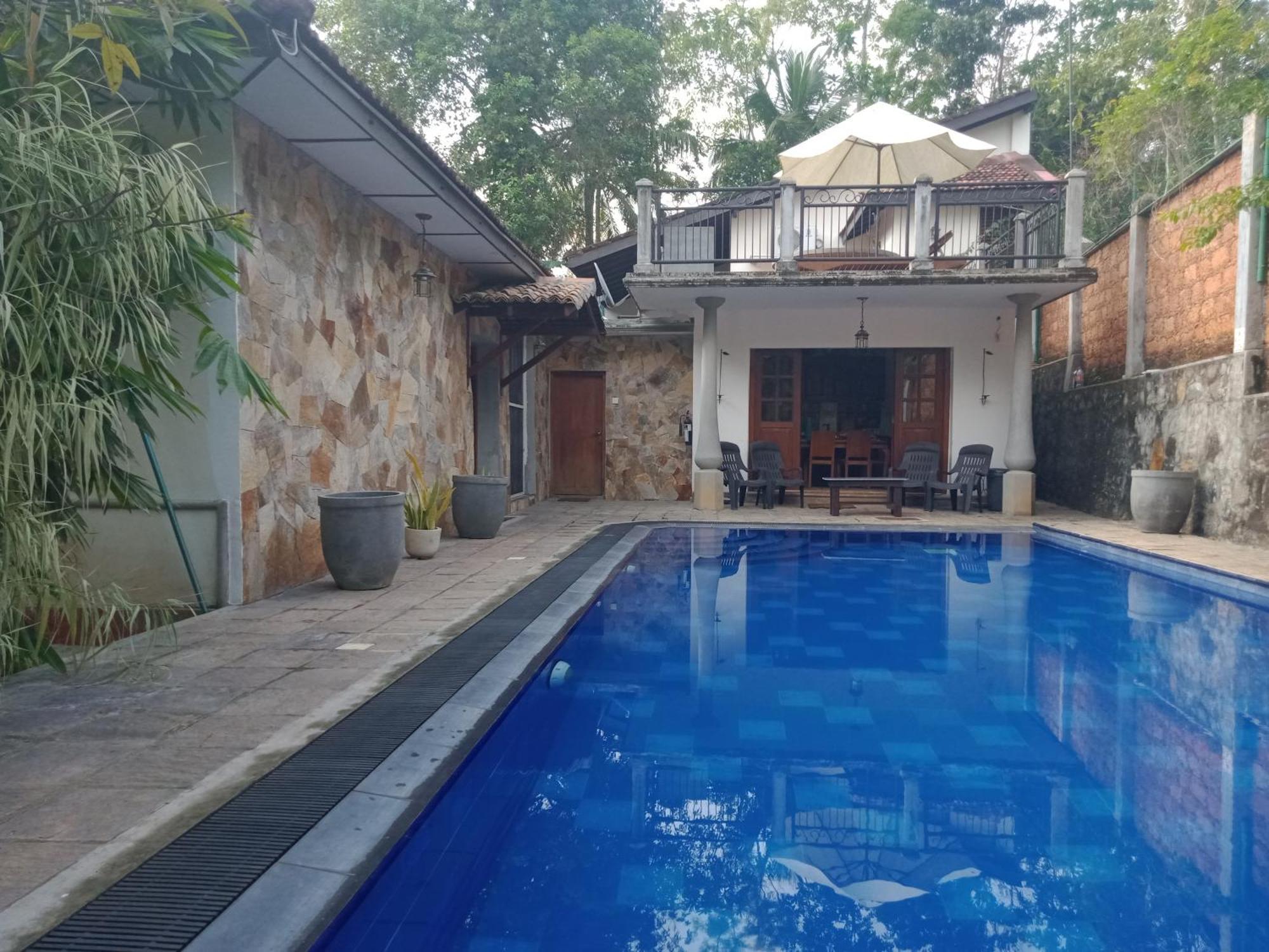 Siriniwasa Luxury Villa With Private Pool Индурува Екстериор снимка