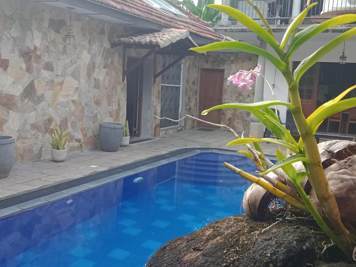 Siriniwasa Luxury Villa With Private Pool Индурува Екстериор снимка