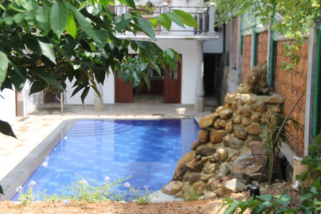 Siriniwasa Luxury Villa With Private Pool Индурува Екстериор снимка