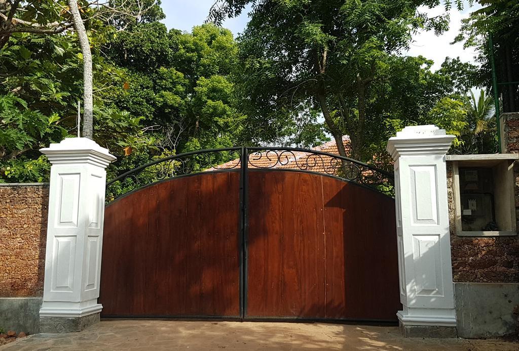 Siriniwasa Luxury Villa With Private Pool Индурува Екстериор снимка