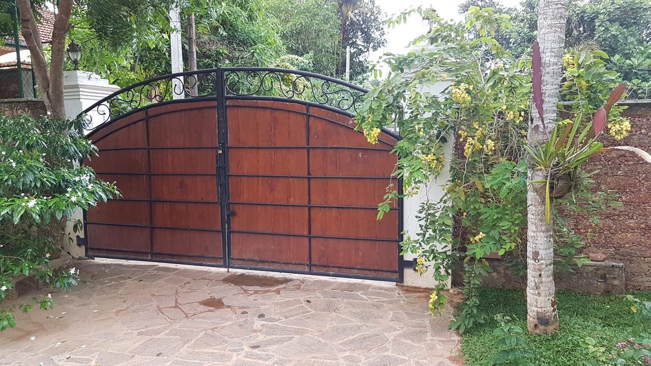 Siriniwasa Luxury Villa With Private Pool Индурува Екстериор снимка