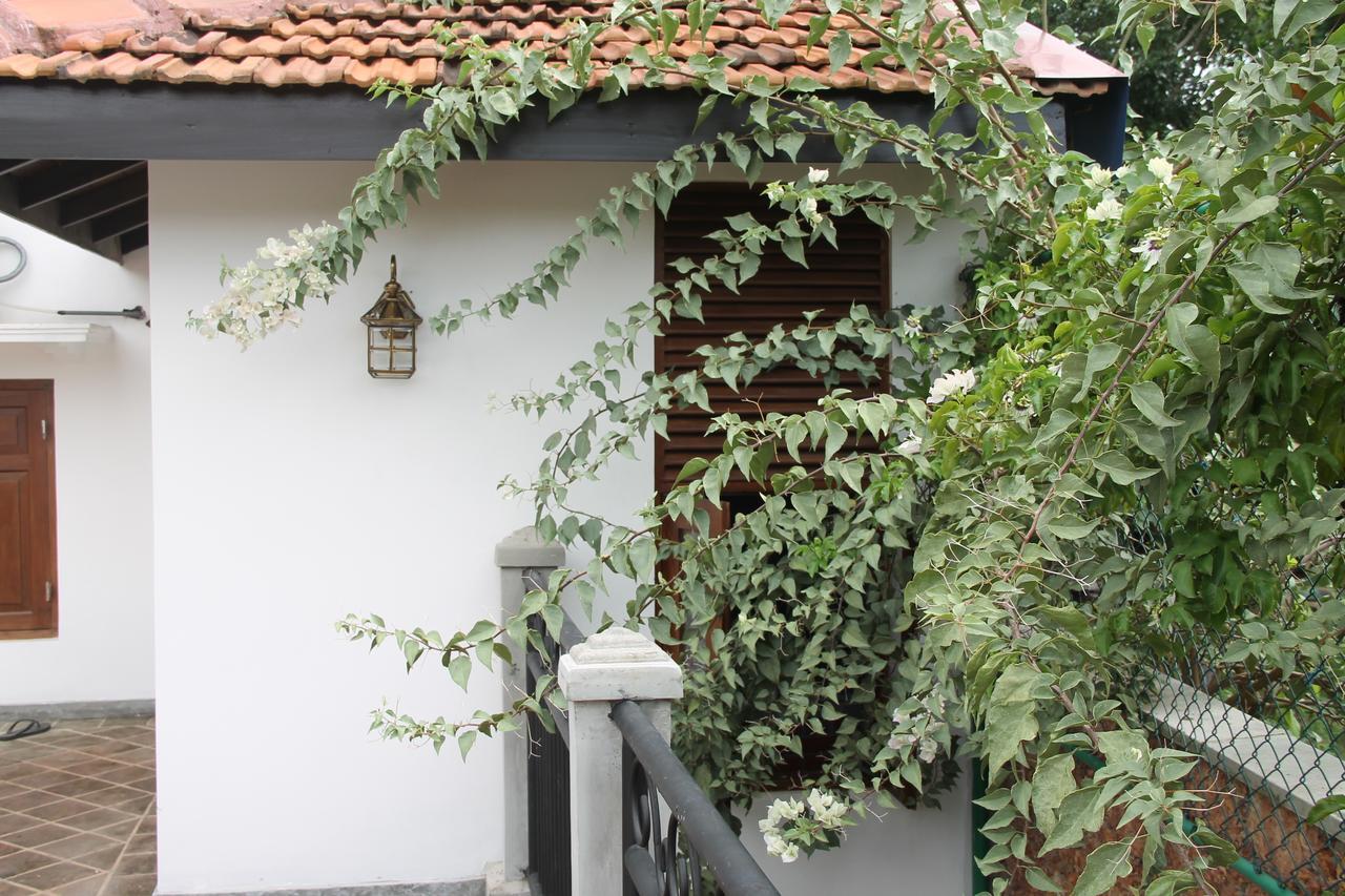 Siriniwasa Luxury Villa With Private Pool Индурува Екстериор снимка