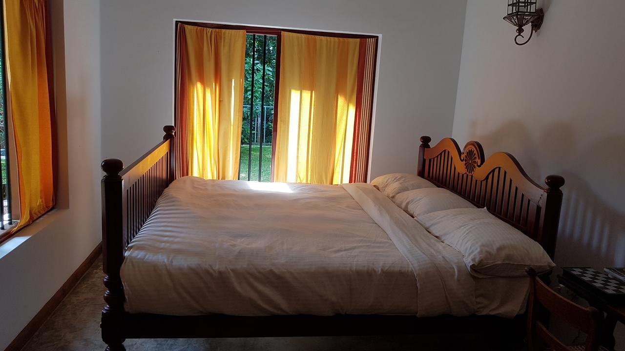 Siriniwasa Luxury Villa With Private Pool Индурува Екстериор снимка