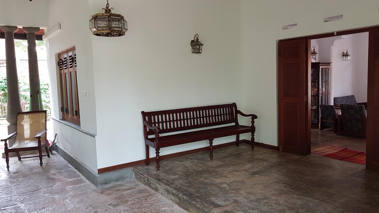 Siriniwasa Luxury Villa With Private Pool Индурува Екстериор снимка