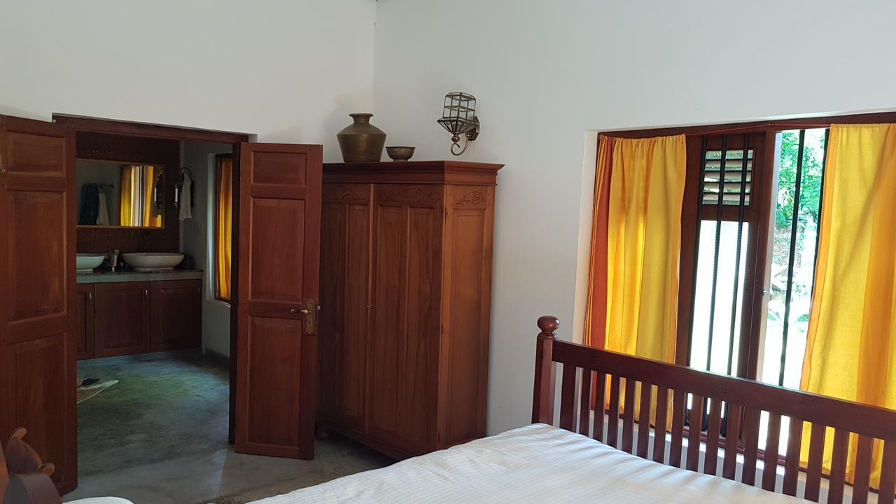 Siriniwasa Luxury Villa With Private Pool Индурува Екстериор снимка