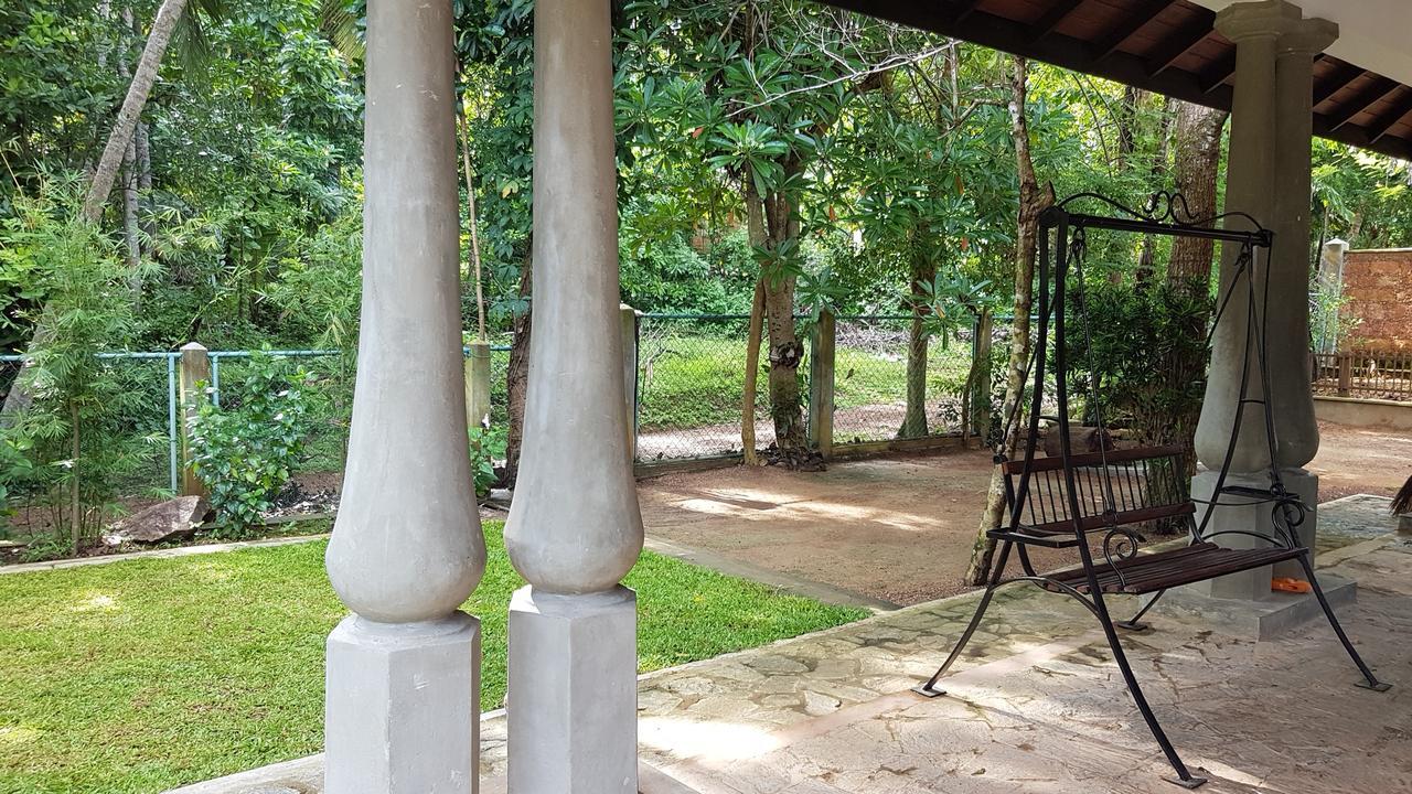 Siriniwasa Luxury Villa With Private Pool Индурува Екстериор снимка