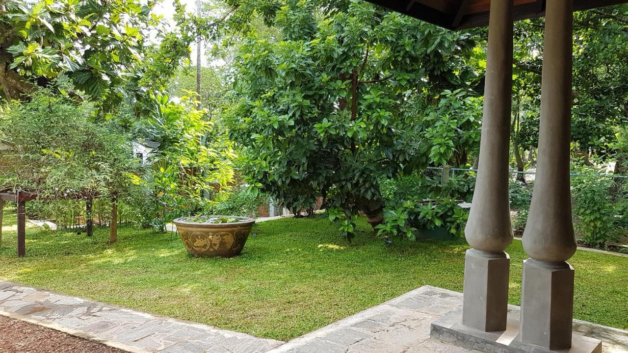 Siriniwasa Luxury Villa With Private Pool Индурува Екстериор снимка